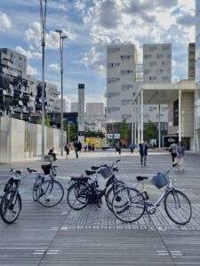 Fahrräder vor der Bibliothèque Nationale