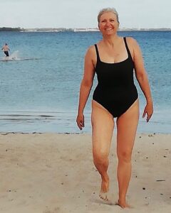 Frau Bachmann am Strand
