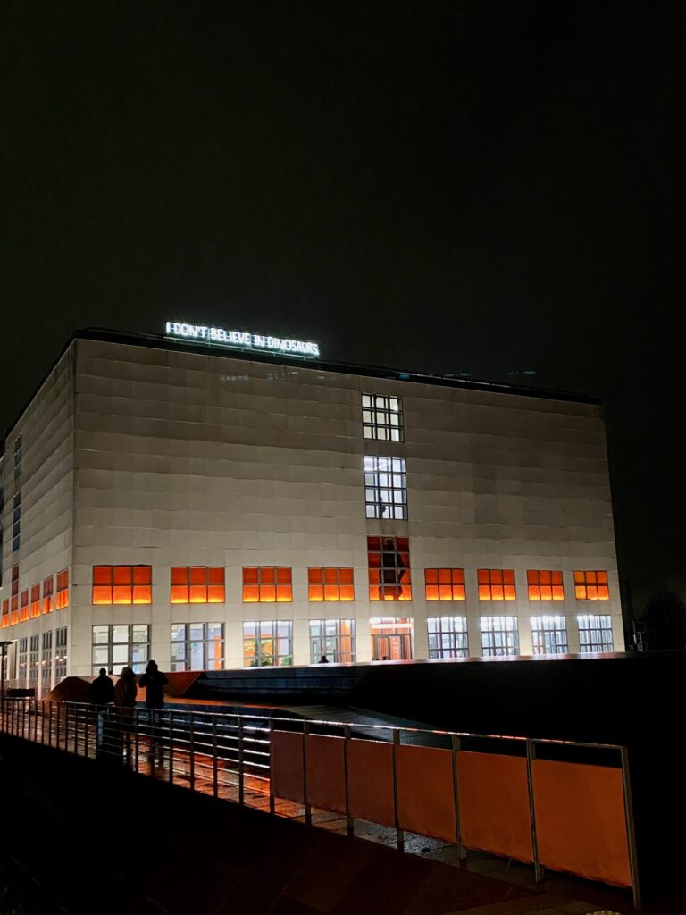 Die Hamburger Kunsthalle bei nacht